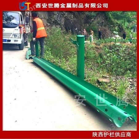 陕西西安甘肃青海新疆直销波形护栏厂家 乡村高速路道路护栏安装