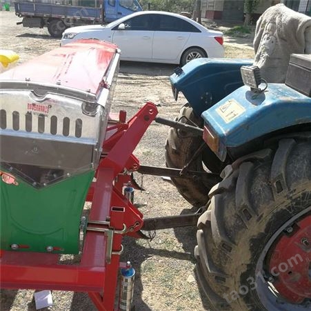 供应拖拉机后置双施肥箱玉米播种机 可同时施两种肥料