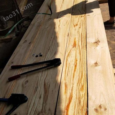 呈果木业白松木方 铁杉建筑工地方木尺寸 进口建筑木方厂家批发
